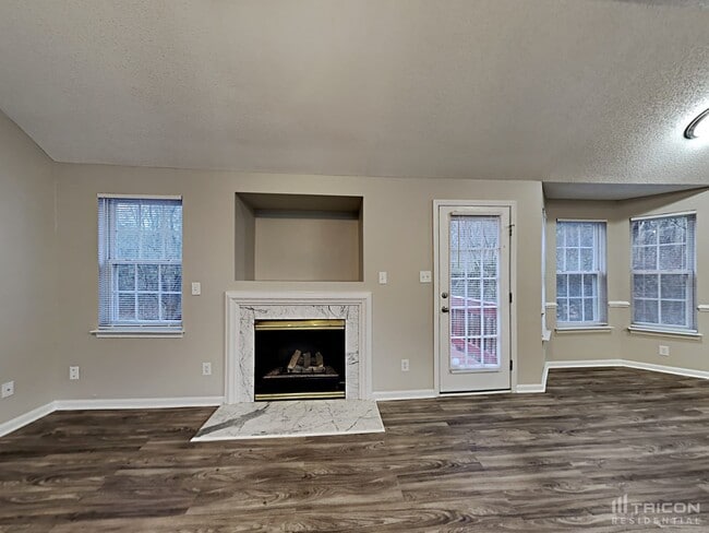 Building Photo - 8800 Willow Crest Dr