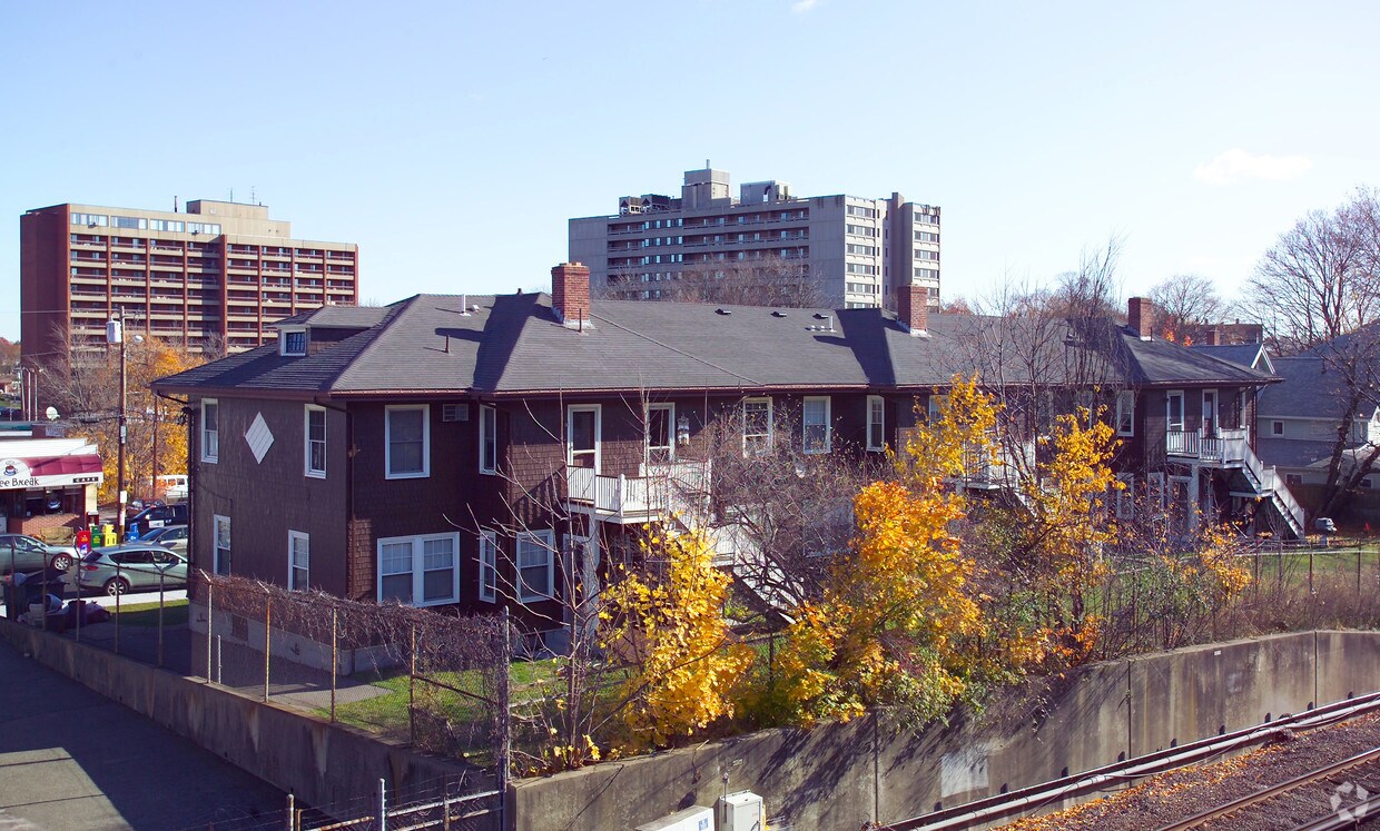 Foto del edificio - 9-19 Old Colony Ave