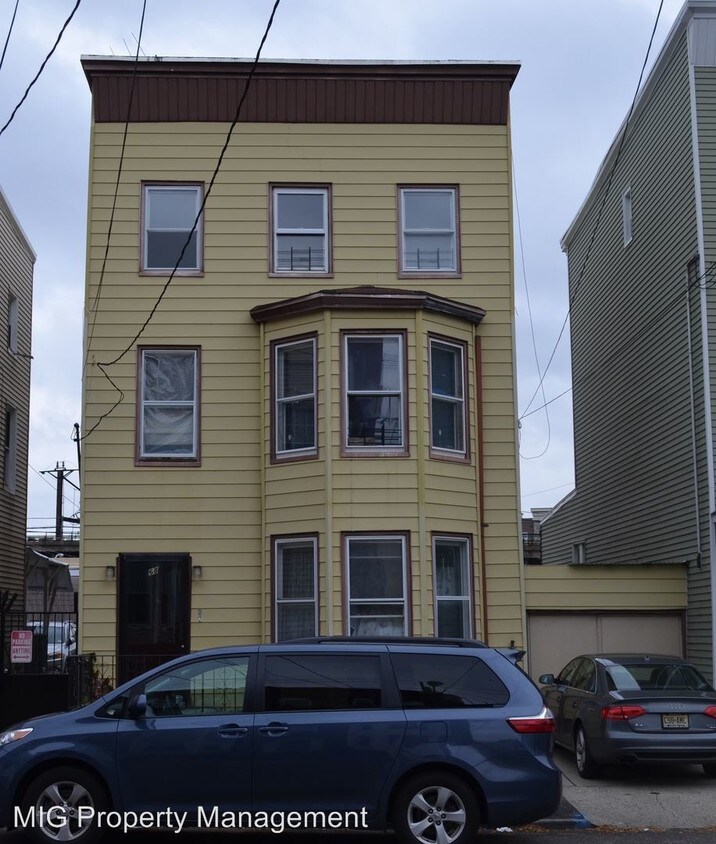 Primary Photo - 68 Columbia St
