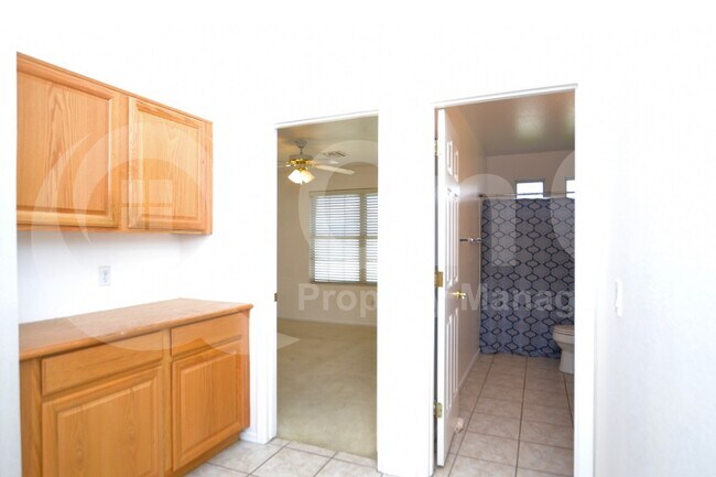 Foto del edificio - 9634 E Irwin Ave