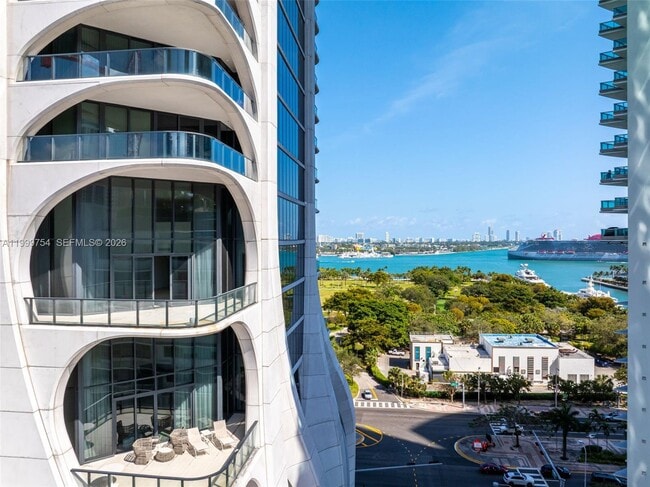 Building Photo - 1000 Biscayne Blvd