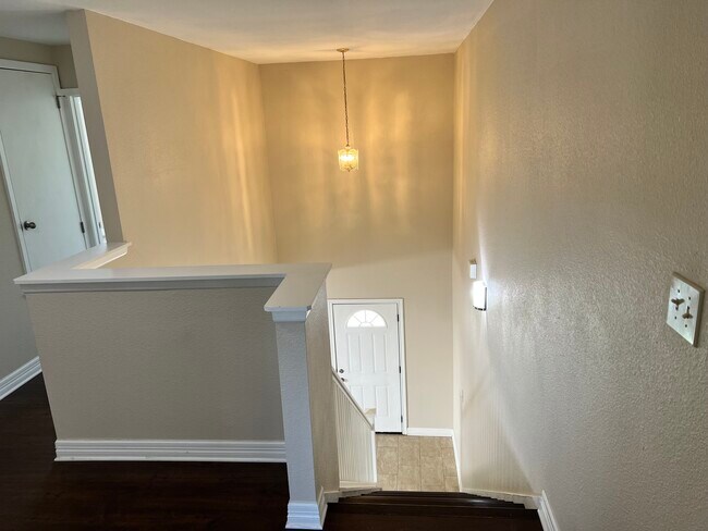 Building Photo - 9814 Kelton Dr