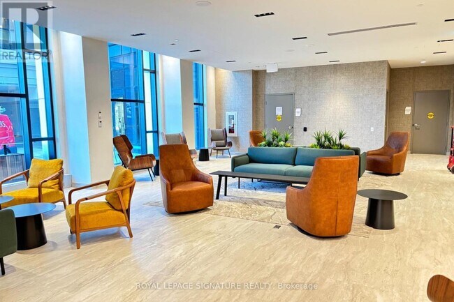 Photo du bâtiment - 2485 Eglinton Ave W