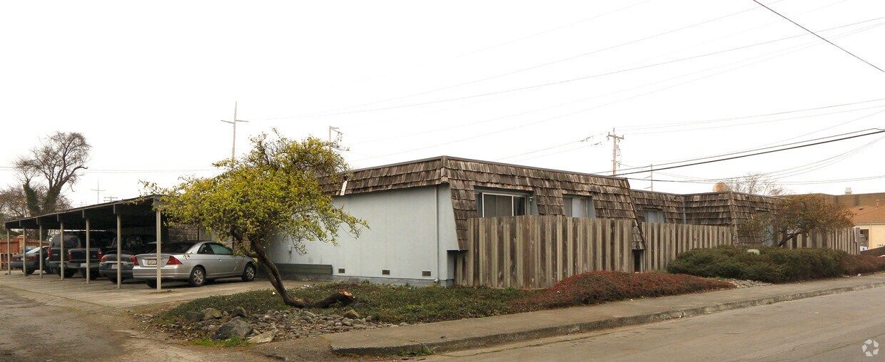 Building Photo - 535 5th St