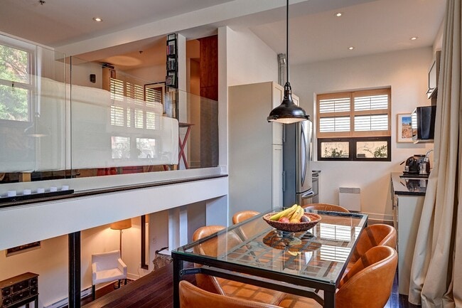 Building Photo - 7142 Rue Saint-Urbain