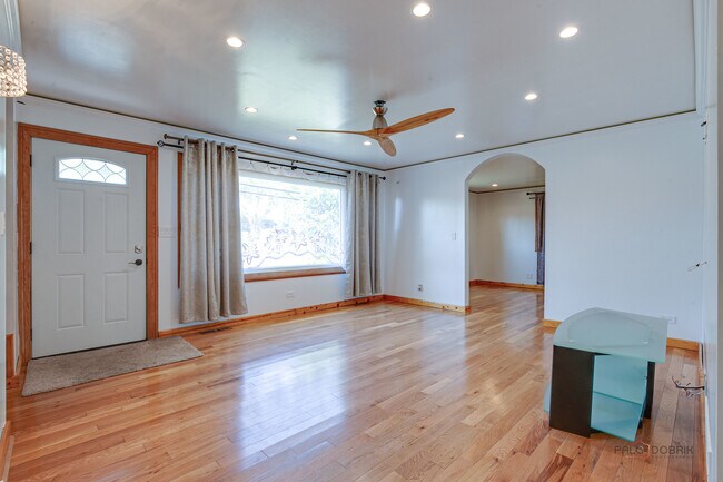 Foto del edificio - 1245 N Midlothian Rd