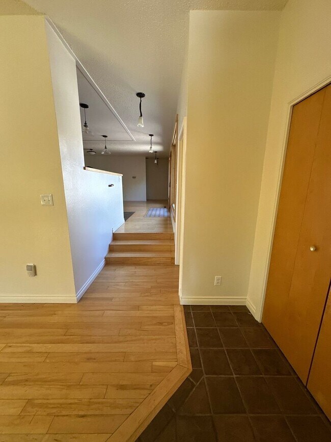 Building Photo - 1985 Benson Ave