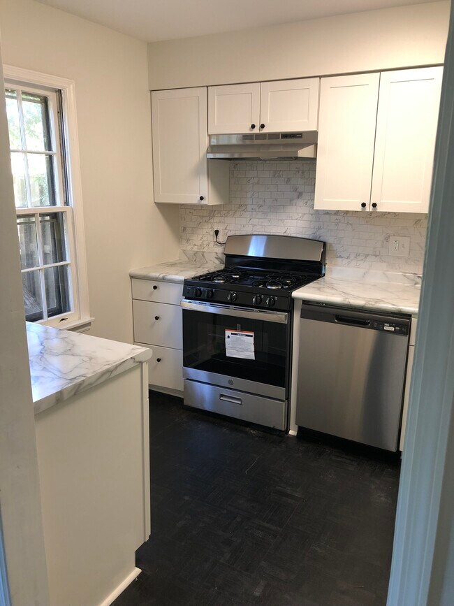 Kitchen - 58 Creekwood Sq