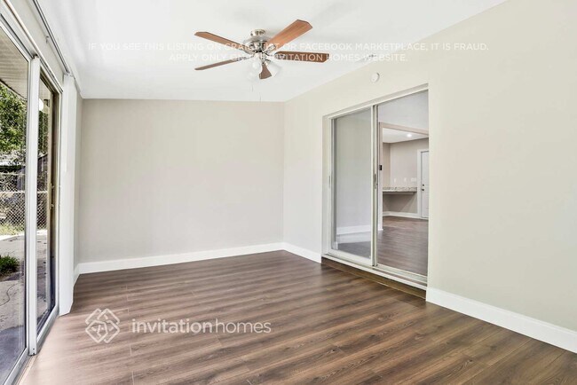 Foto del edificio - 1088 E Page Dr