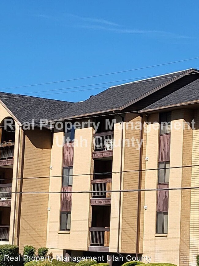 Foto del edificio - 2 br, 2 bath House - 2244 N. Canyon Rd. Ap...