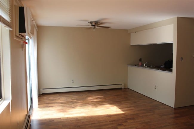 Building Photo - 45 Denrose Dr