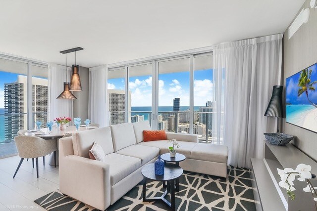 Building Photo - 4010 S Ocean Dr