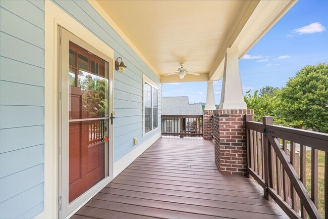 Building Photo - Beautiful 3-Bedroom Home with Garage in Es...