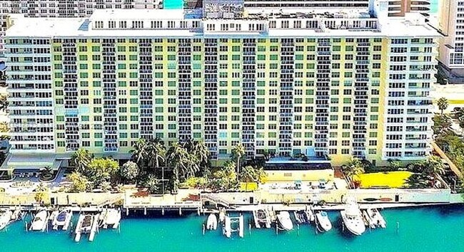 Foto del edificio - 5600 Collins Ave