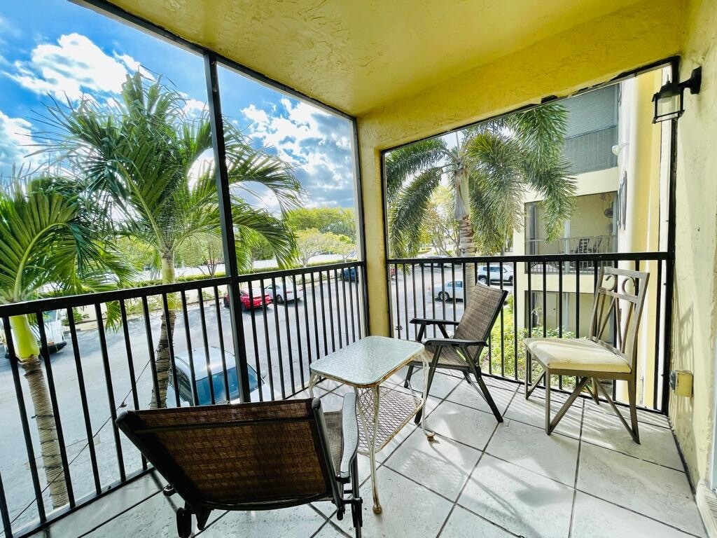 Foto principal - 257 S Cypress Rd