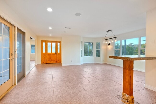 Building Photo - 125 Hummingbird Hill