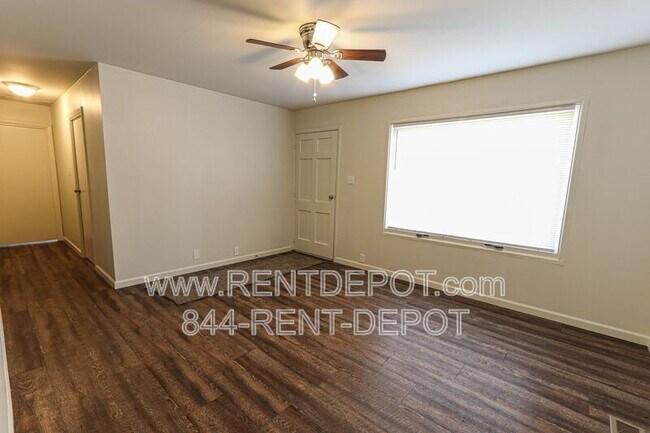 Building Photo - 606 Lexington Rd