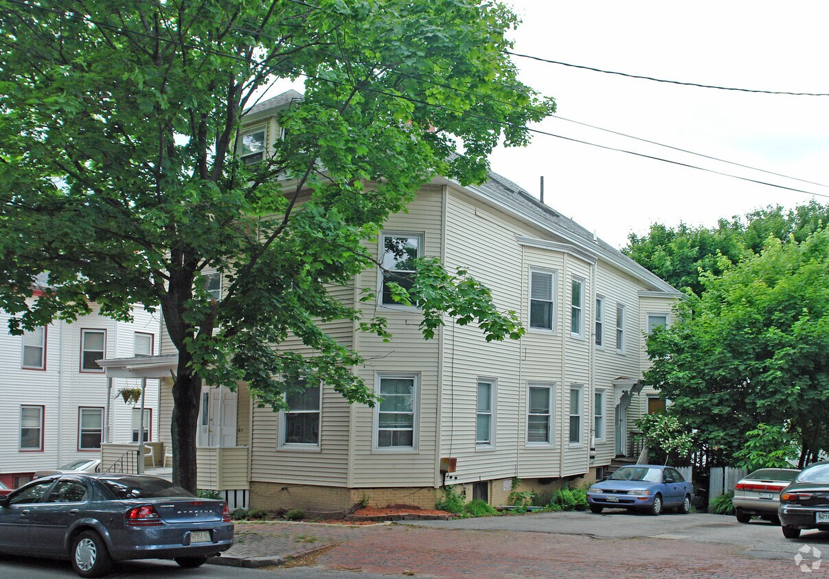 Building Photo - 11 Sherman St