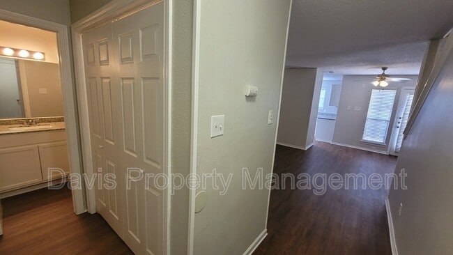 Building Photo - 3909 Leeds Ct