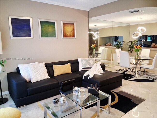 Building Photo - 7827 Sanibel Dr