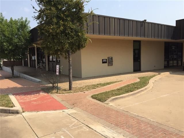 Building Photo - 410 E Abram St