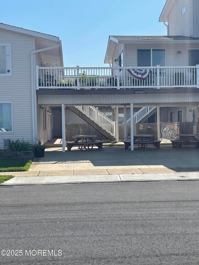 Primary Photo - 14 Bay Blvd