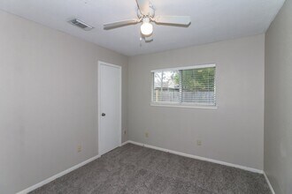 Building Photo - 6527 La Violetta Dr