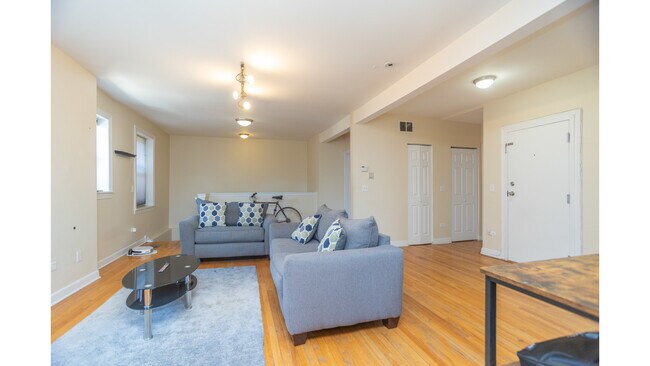 Building Photo - 5150 N Avers Ave