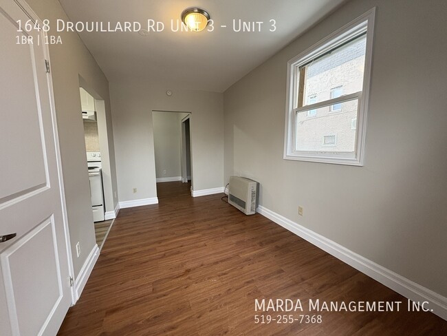 Photo du bâtiment - NICELY RENOVATED BACH APT IN FORD CITY $75...