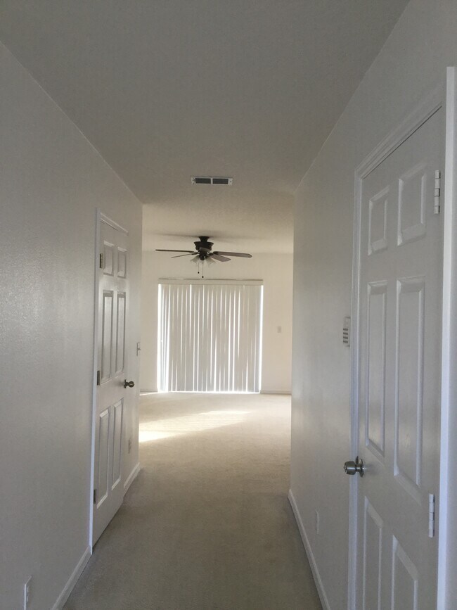 Building Photo - 689 Cresting Oak Cir