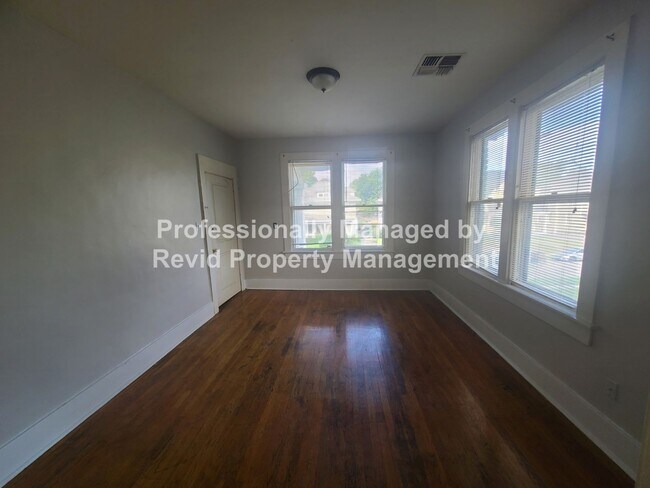 Building Photo - 282 Garland St