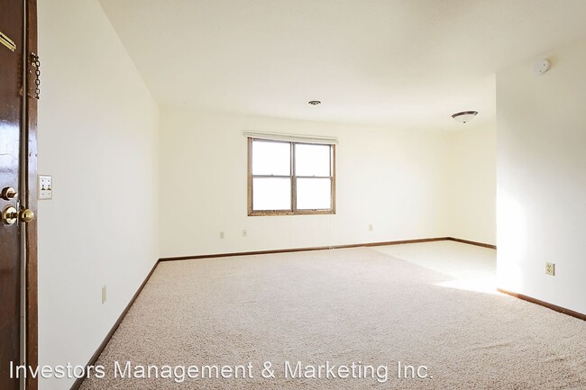 Building Photo - 601 Maple St