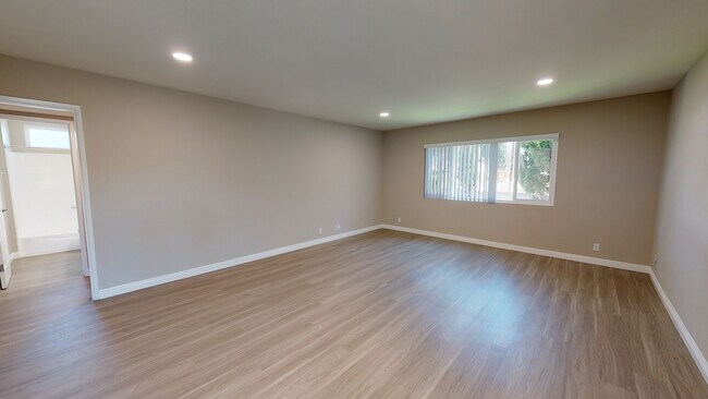 Building Photo - 1428 Glenwood Rd