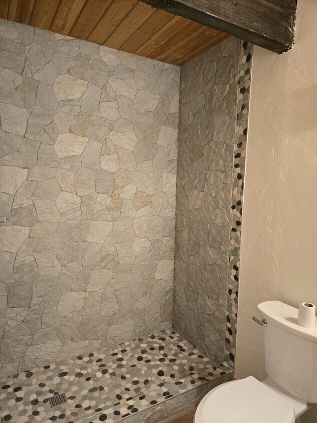 Foto del edificio - 320 Blue River Rd