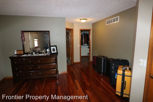 Building Photo - 4 br, 3 bath House - 3413 Churchill St.