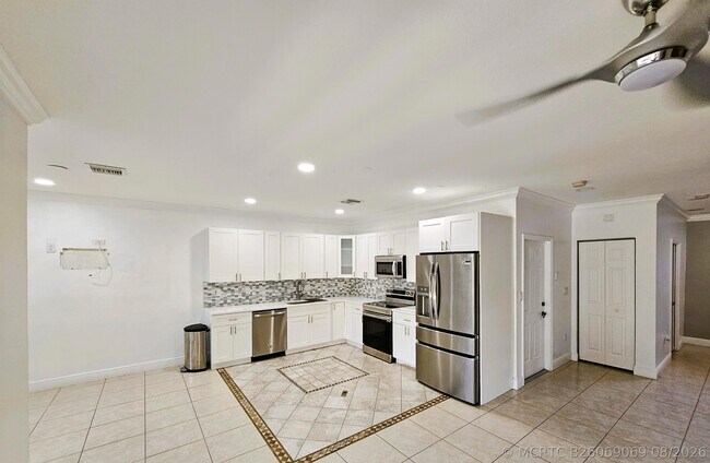 Building Photo - 213 Talia Cir