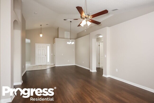 Foto del edificio - 7002 Crown Lake Dr