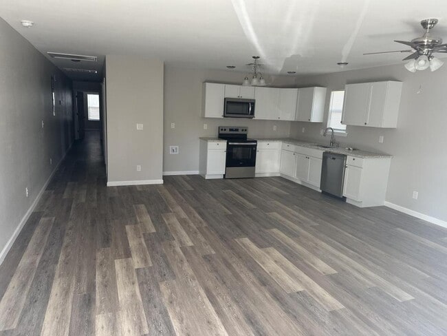 Building Photo - 1019 N Quincy Ave