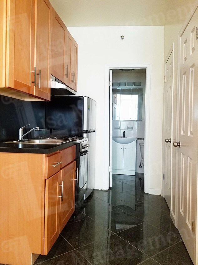 Foto del edificio - 313 E 60th St