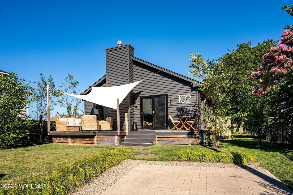 Primary Photo - 102 Perry Pl