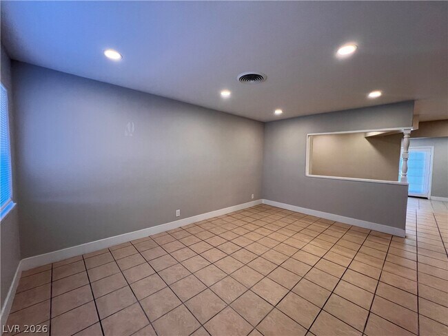 Foto del edificio - 2624 E Brady Ave