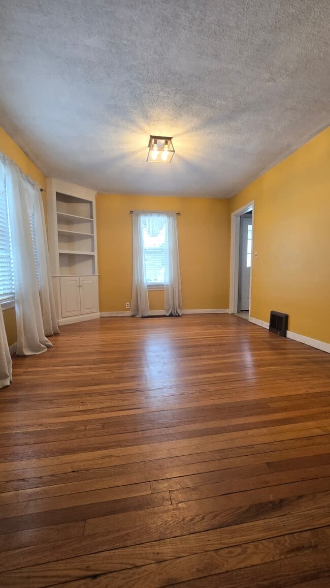 Building Photo - 119 Lincoln Ave