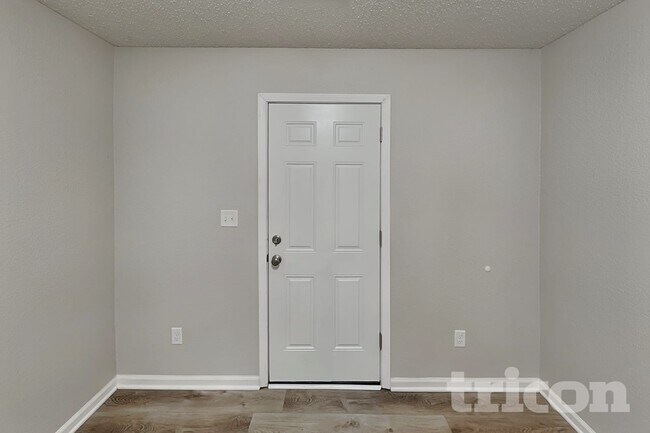 Foto del edificio - 1836 Farm Meadow Dr