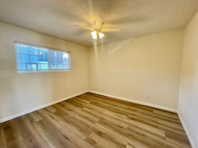 Building Photo - Charming 1-Bedroom Apartment in Prime Van Nuys Location - MOVE IN READY