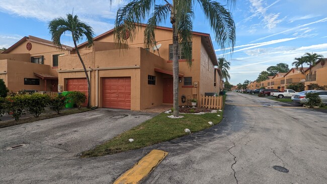 Foto del edificio - 8001 NW 27th Ct