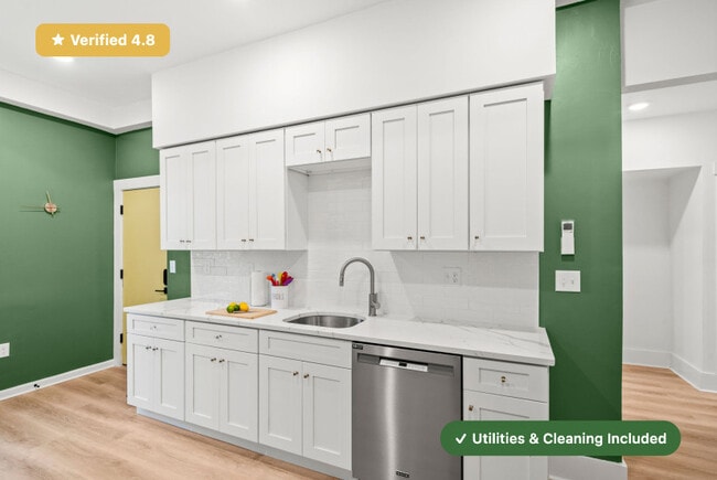 Photo - New RoostUp Furnished Private Bedroom with Ensuite Bath in Somerville, Boston! Apartment