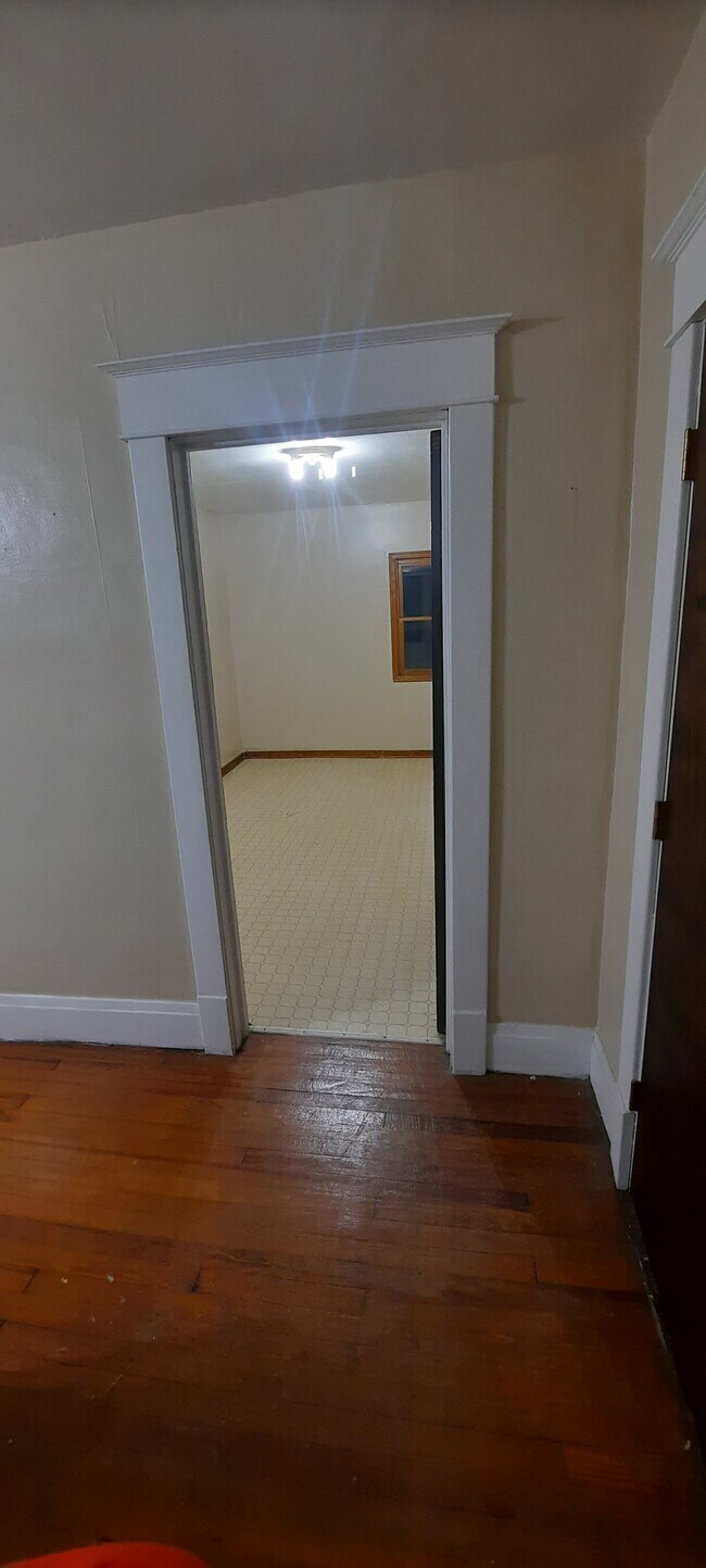 Building Photo - 369 Reiman St