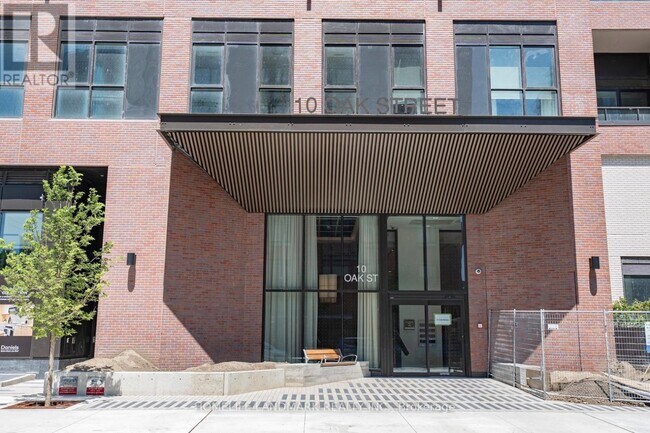 Photo du bâtiment - 10 Oak St