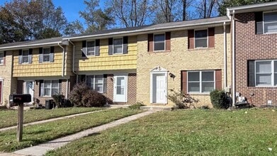 Building Photo - 9242 Woodcreek Ct
