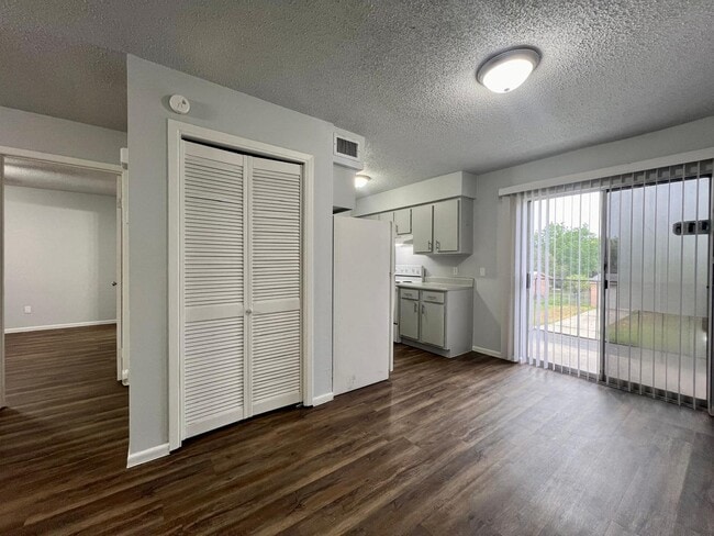 Foto del edificio - The Monark Apartments